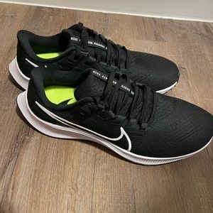 Nike Pegasus 39 Women's Road Running Shoes: Air zoom. Size 10/ Never worn